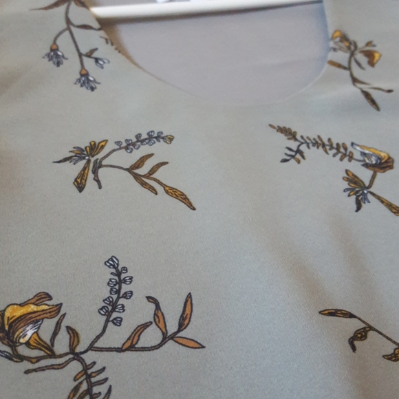 RW & CO Camber Grace Sleeveless Top - Picture 4 of 4